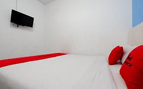 RedDoorz Near Kota Lama Semarang