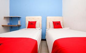 RedDoorz Near Kota Lama Semarang