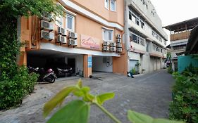 RedDoorz Near Kota Lama Semarang